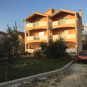 Apartment Mladenka 20m From Marina! Sukošan